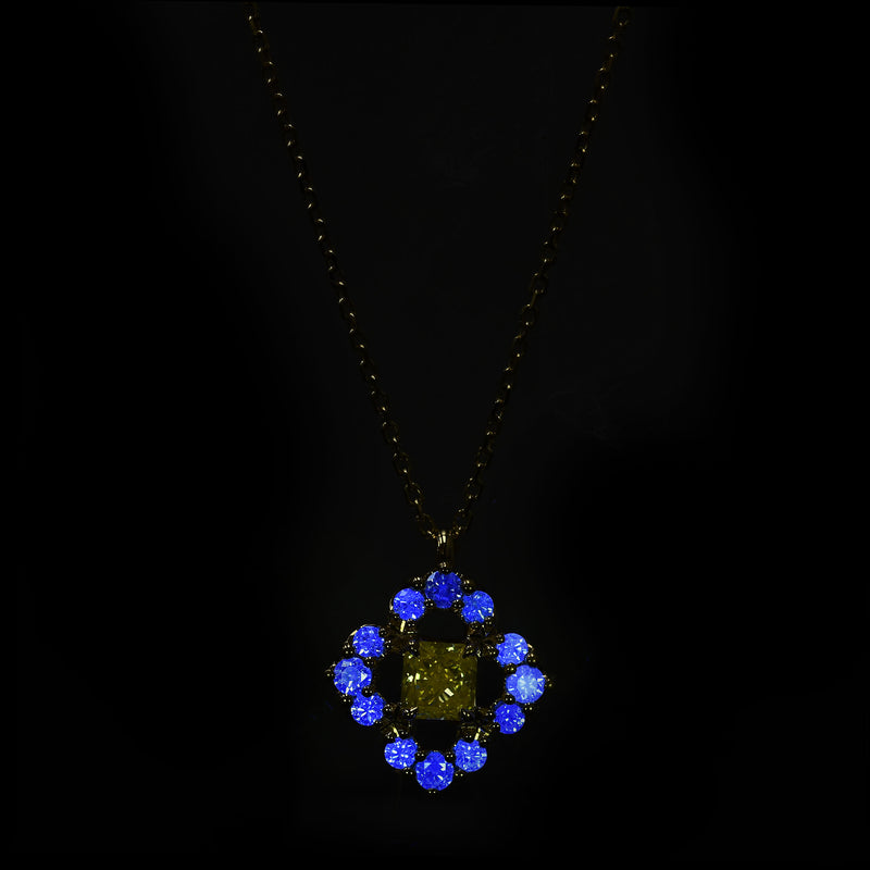Four Leaf Clover Diamond Pendant - Malka